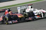 Foto zur News: Jaime Alguersuari (Toro Rosso) und Kamui Kobayashi (Sauber)