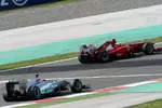 Foto zur News: Michael Schumacher (Mercedes) und Felipe Massa (Ferrari)