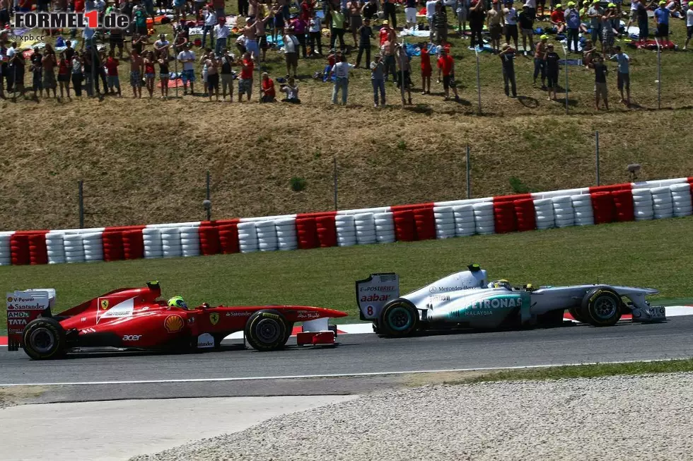 Foto zur News: Nico Rosberg (Mercedes) vor Felipe Massa (Ferrari)