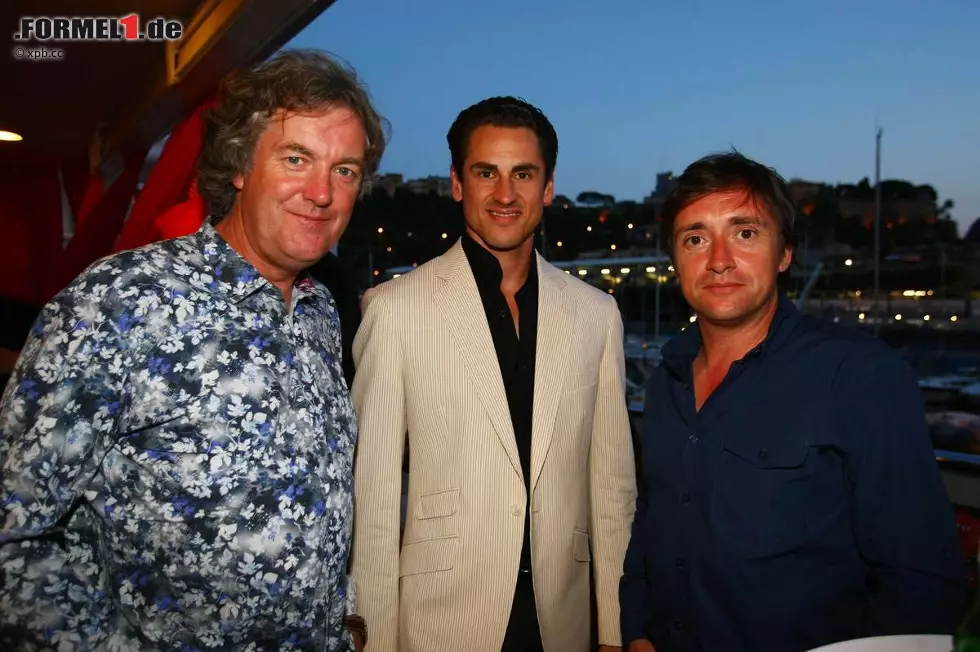 Foto zur News: 2/3 von Top Gear (James May, links, und Richard Hammond, rechts) rahmen Adrian Sutil (Force India)