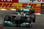 Foto zur News: Nico Rosberg (Mercedes) und Michael Schumacher (Mercedes)