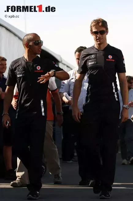 Foto zur News: Lewis Hamilton und Jenson Button (McLaren)