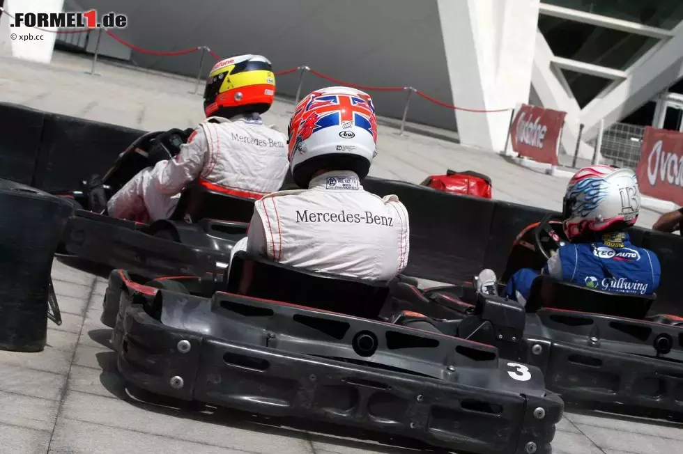 Foto zur News: Jenson Button (McLaren) Pedro de la Rosa (McLaren)