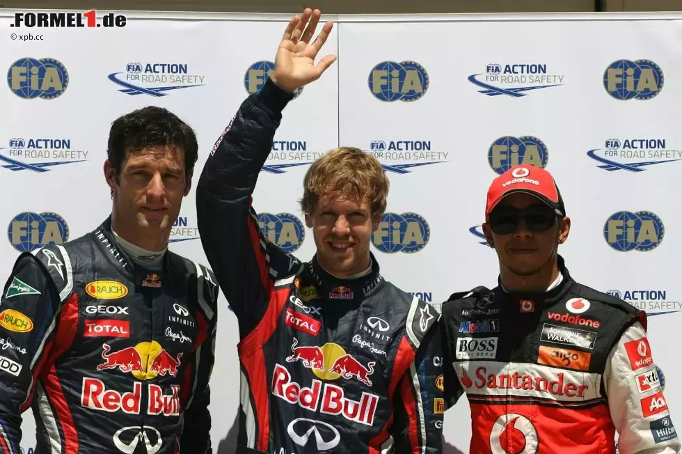 Foto zur News: Mark Webber (Red Bull), Sebastian Vettel (Red Bull) und Lewis Hamilton (McLaren)