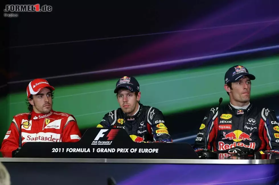 Foto zur News: Fernando Alonso (Ferrari), Sebastian Vettel (Red Bull) und Mark Webber (Red Bull)