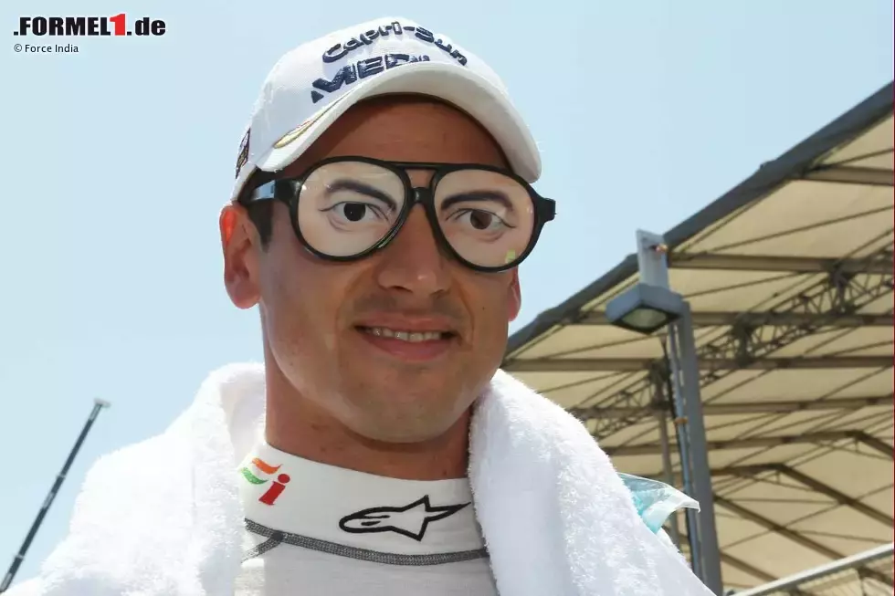 Foto zur News: Adrian Sutil (Force India) mit besonderer Brille