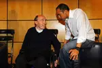 Foto zur News: Frank Williams (Teamchef) und Pastor Maldonado (Williams)