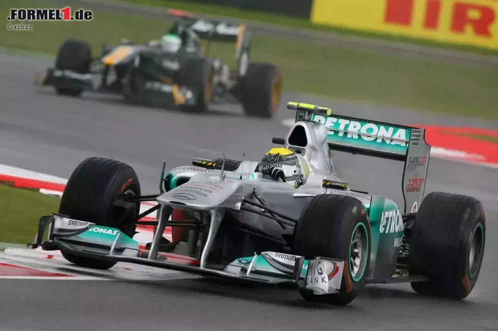 Foto zur News: Nico Rosberg (Mercedes) und Heikki Kovalainen (Lotus)