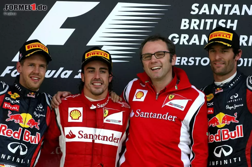 Foto zur News: Sebastian Vettel (Red Bull), Fernando Alonso (Ferrari), Stefano Domenicali (Ferrari-Teamchef) und Mark Webber (Red Bull)