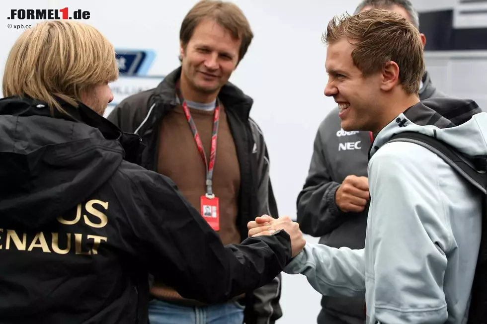 Foto zur News: Nick Heidfeld (Renault) und Sebastian Vettel (Red Bull)