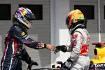 Foto zur News: Sebastian Vettel (Red Bull) und Lewis Hamilton (McLaren)