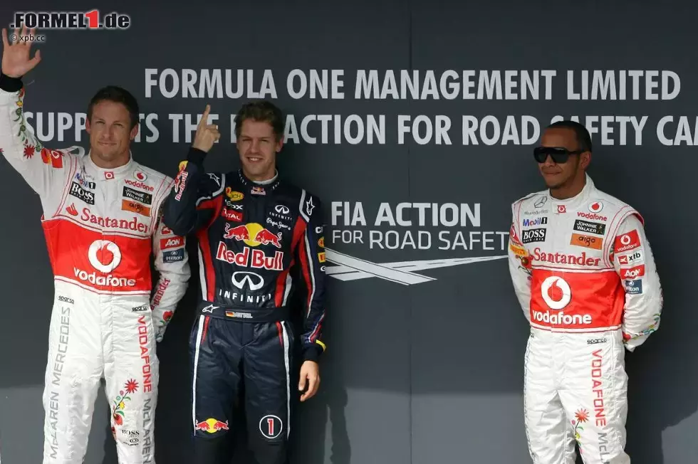 Foto zur News: Jenson Button (McLaren), Sebastian Vettel (Red Bull) und Lewis Hamilton (McLaren)