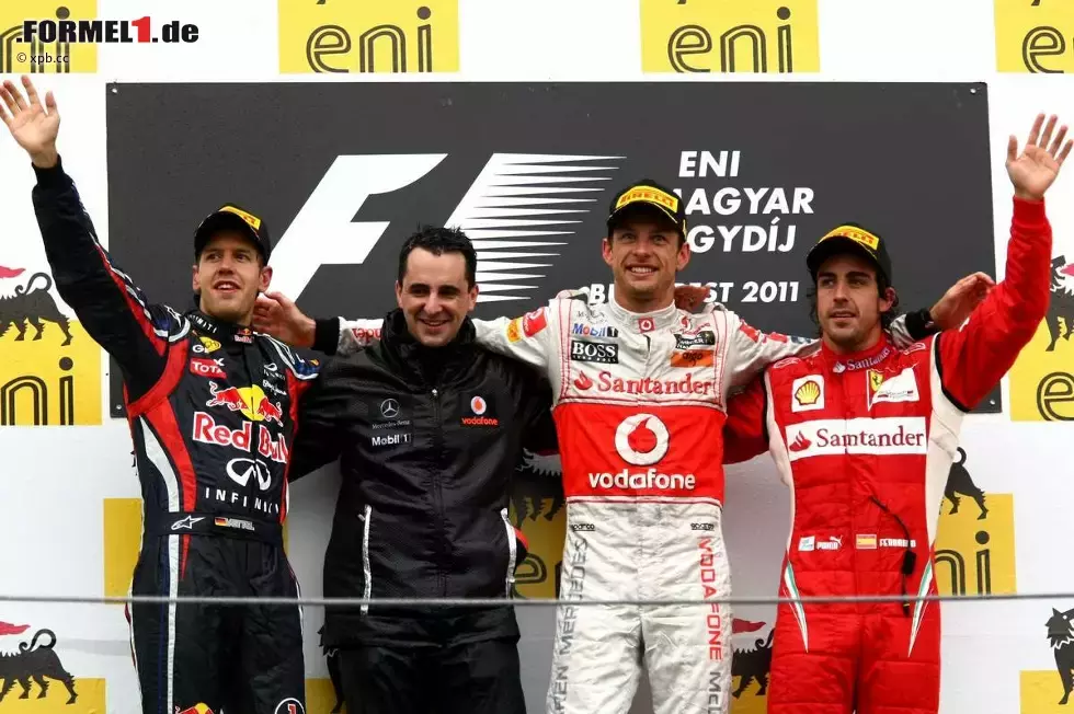 Foto zur News: Sebastian Vettel (Red Bull), Jenson Button (McLaren) und Fernando Alonso (Ferrari)