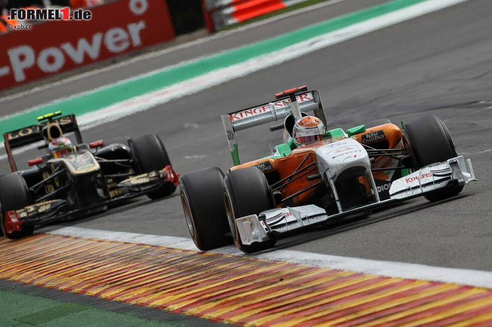 Foto zur News: Adrian Sutil (Force India) vor Witali Petrow (Renault)