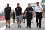 Foto zur News: Sebastian Vettel (Red Bull) bei der Streckenbegehung