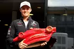 Foto zur News: Nico Rosberg (Mercedes) mit der Bandini-Trophäe