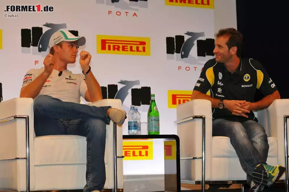 Foto zur News: Nico Rosberg (Mercedes) und Jarno Trulli (Lotus)