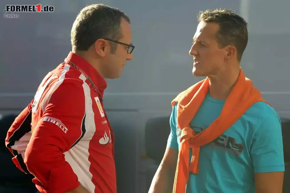 Foto zur News: Stefano Domenicali (Teamchef) (Ferrari) und Michael Schumacher (Mercedes)