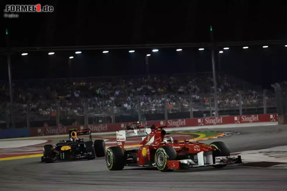 Foto zur News: Fernando Alonso (Ferrari) und Mark Webber (Red Bull)