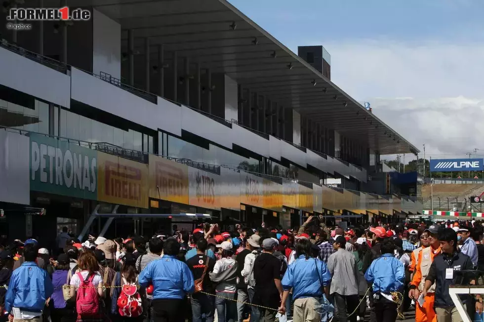 Foto zur News: Fans beim Pitwalk