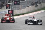 Foto zur News: Timo Glock (Marussia-Virgin) und Rubens Barrichello (Williams)