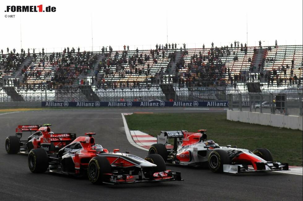 Foto zur News: Timo Glock (Marussia-Virgin) und Daniel Ricciardo (HRT)
