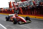 Foto zur News: Gerhard Berger im Ferrari 412 T2