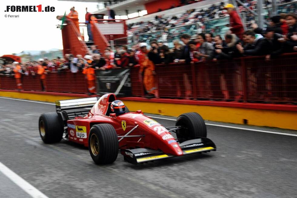 Foto zur News: Gerhard Berger im Ferrari 412 T2