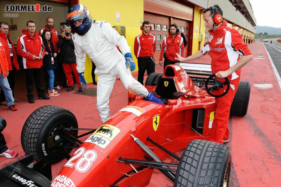 Foto zur News: Gerhard Berger im Ferrari 412 T2