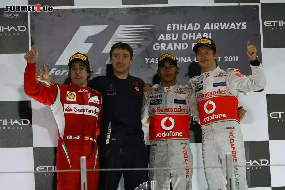 Foto zur News: Fernando Alonso (Ferrari), Lewis Hamilton (McLaren) und Jenson Button (McLaren)