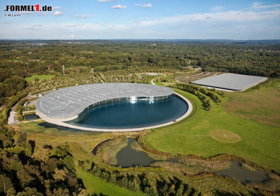 Foto zur News: McLaren-Fabrik in Woking aus der Vogelperspektive