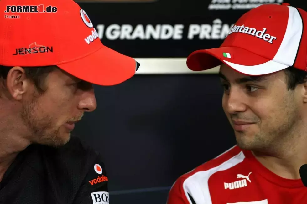 Foto zur News: Jenson Button (McLaren) und Felipe Massa (Ferrari)