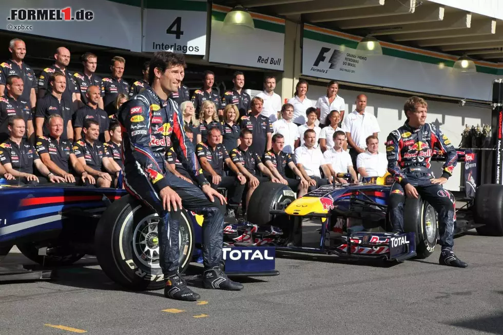 Foto zur News: Mark Webber (Red Bull) Sebastian Vettel (Red Bull)