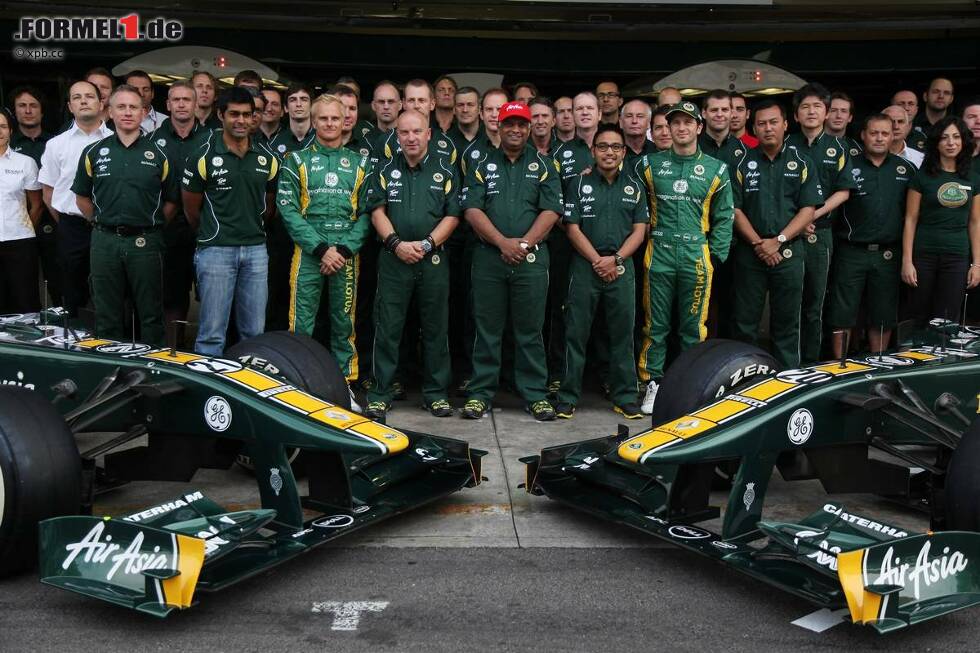 Foto zur News: Das Lotus-Team zum Saisonabschluss mit Heikki Kovalainen und Jarno Trulli