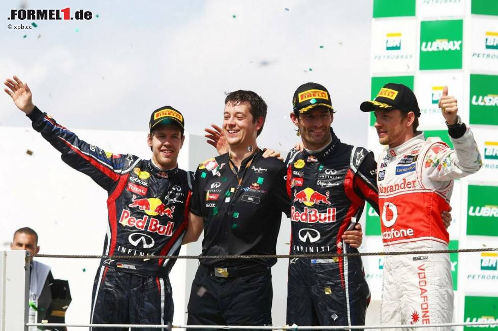 Foto zur News: Sebastian Vettel (Red Bull), Mark Webber (Red Bull) und Jenson Button (McLaren)