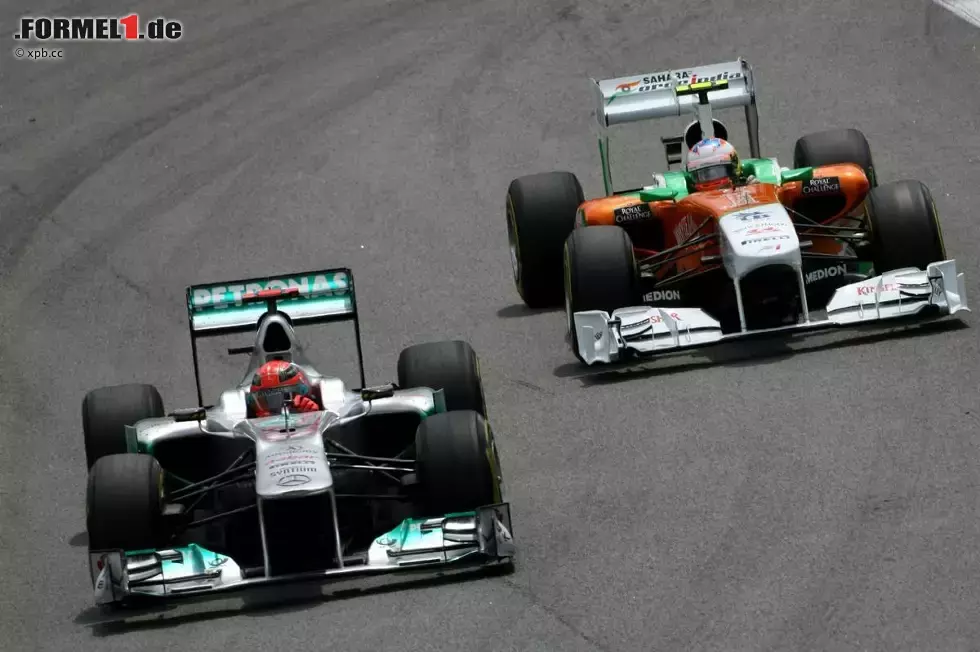 Foto zur News: Michael Schumacher (Mercedes) und Paul di Resta (Force India)