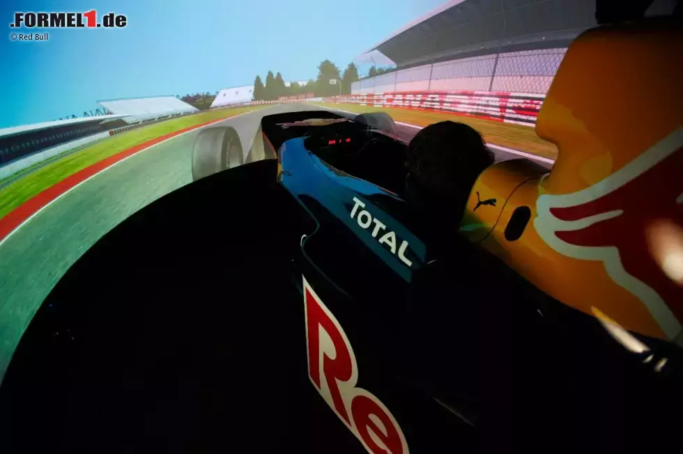 Foto zur News: Red-Bull-Fabrik in Milton Keynes (Simulator)