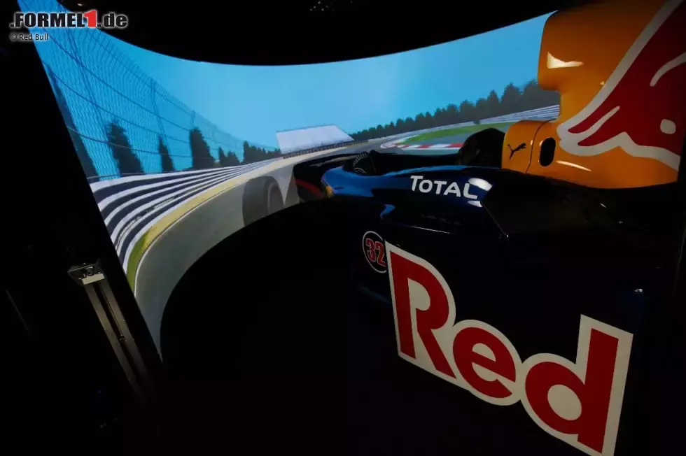 Foto zur News: Red-Bull-Fabrik in Milton Keynes (Simulator)