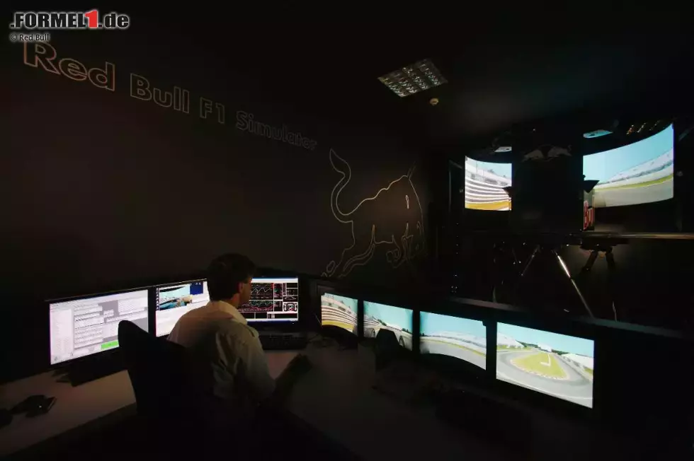 Foto zur News: Red-Bull-Fabrik in Milton Keynes (Simulator)