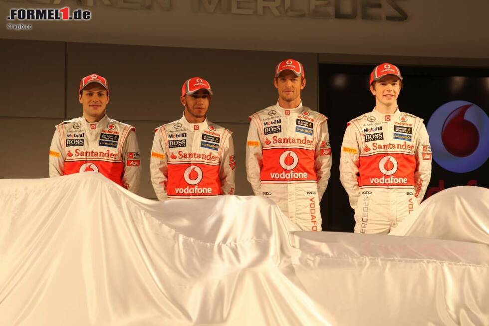 Foto zur News: Gary Paffett, Lewis Hamilton, Jenson Button und Oliver Turvey (McLaren)