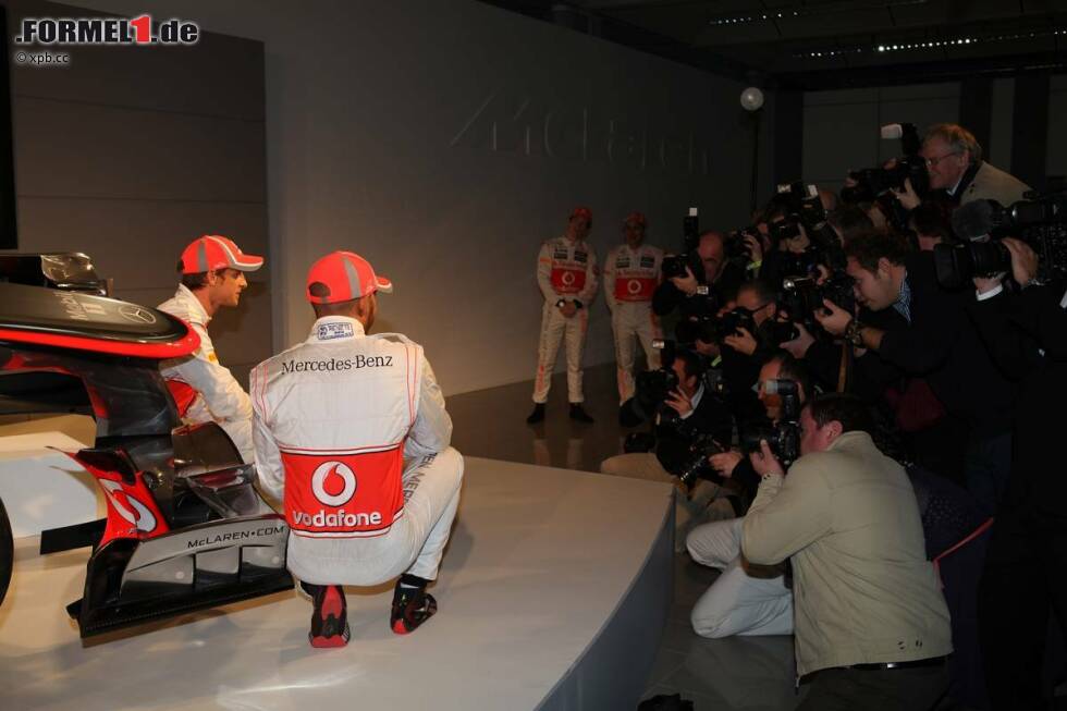 Foto zur News: Jenson Button und Lewis Hamilton (McLaren)