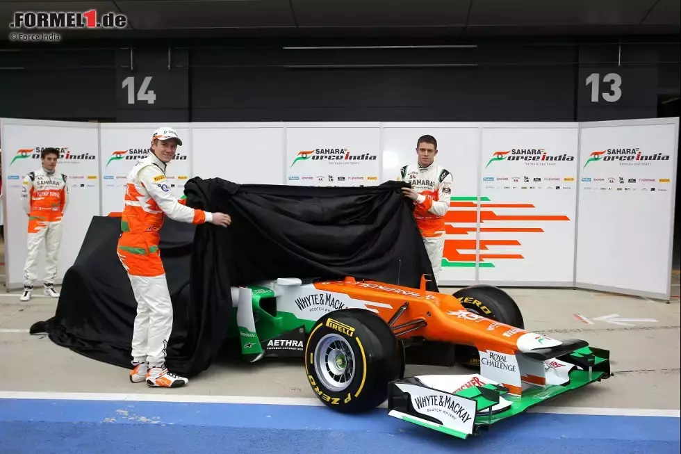 Foto zur News: Nico Hülkenberg und Paul di Resta enthüllen den Force India-Mercedes VJM05