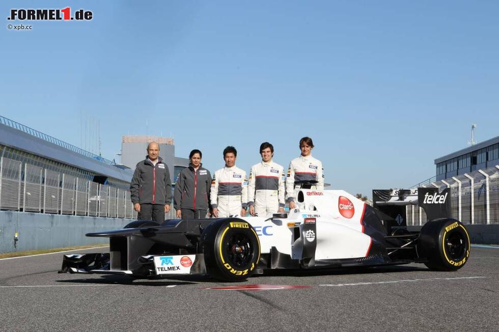 Foto zur News: Peter Sauber (Teamchef), Monisha Kaltenborn (Geschäftsführerin) sowie die Fahrer Kamui Kobayashi, Sergio Perez und Esteban Gutierrez