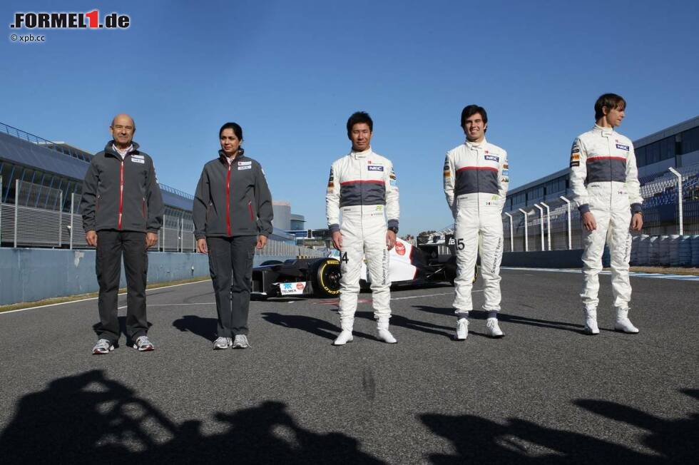 Foto zur News: Peter Sauber (Teamchef), Monisha Kaltenborn (Geschäftsführerin) sowie die Fahrer Kamui Kobayashi, Sergio Perez und Esteban Gutierrez