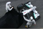 Foto zur News: Michael Schumacher und Nico Rosberg enthüllen den Mercedes F1 W03