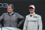 Foto zur News: Norbert Haug (Mercedes-Motorsportchef) mit Michael Schumacher