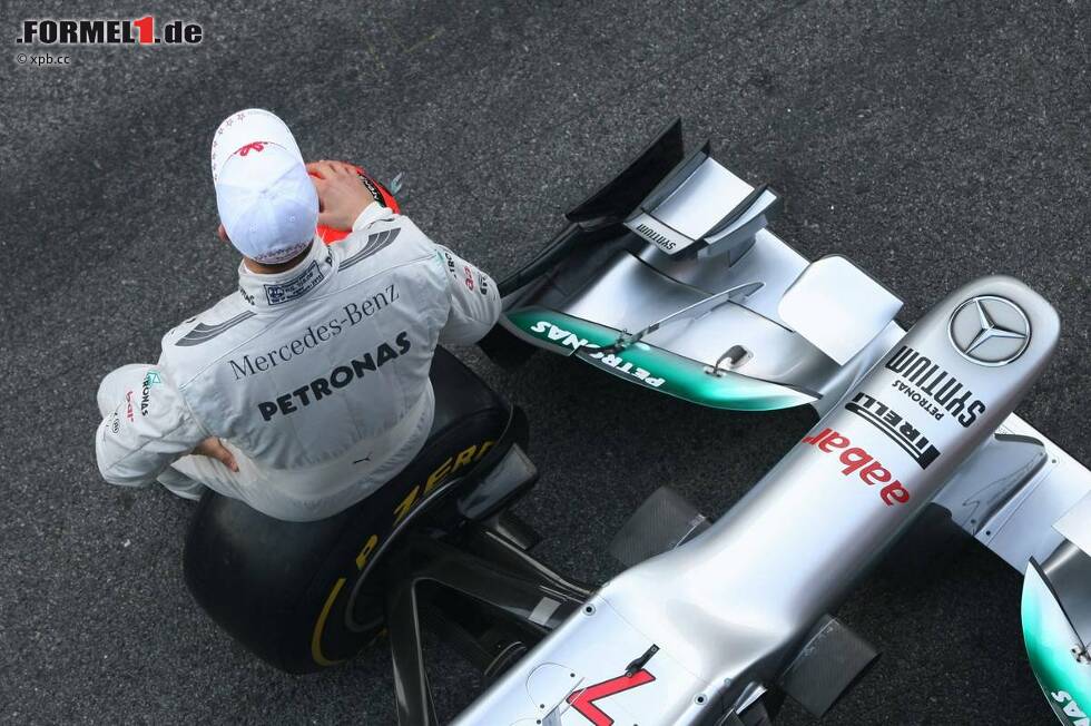 Foto zur News: Michael Schumacher (Mercedes) und der Mercedes F1 W03