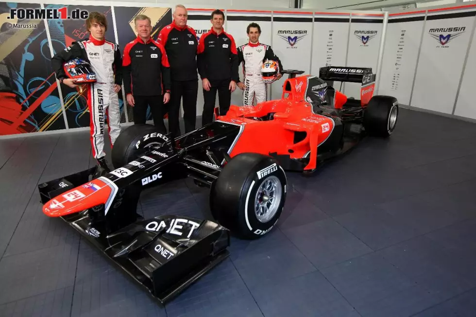 Foto zur News: Präsentation des Marussia-Cosworth MR01 mit Charles Pic, Andy Webb, John Booth, Graeme Lowdon und Timo Glock