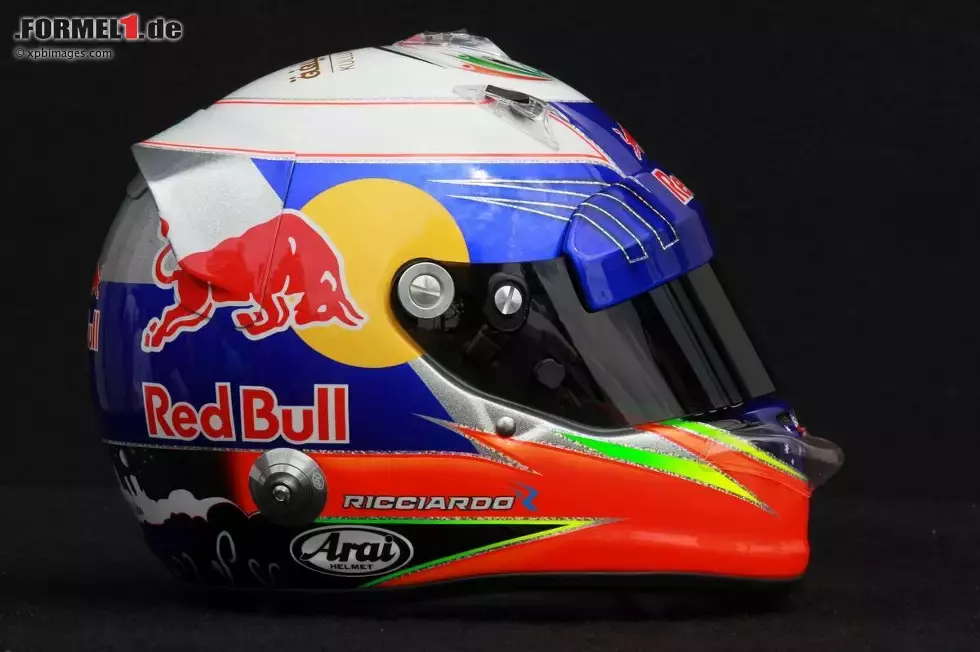 Foto zur News: Helm von Daniel Ricciardo (Toro Rosso)