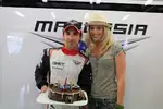 Foto zur News: Timo Glock (Marussia) feiert seinen Geburtstag beim Saisonauftakt; hier mit Freundin Isabell Reis